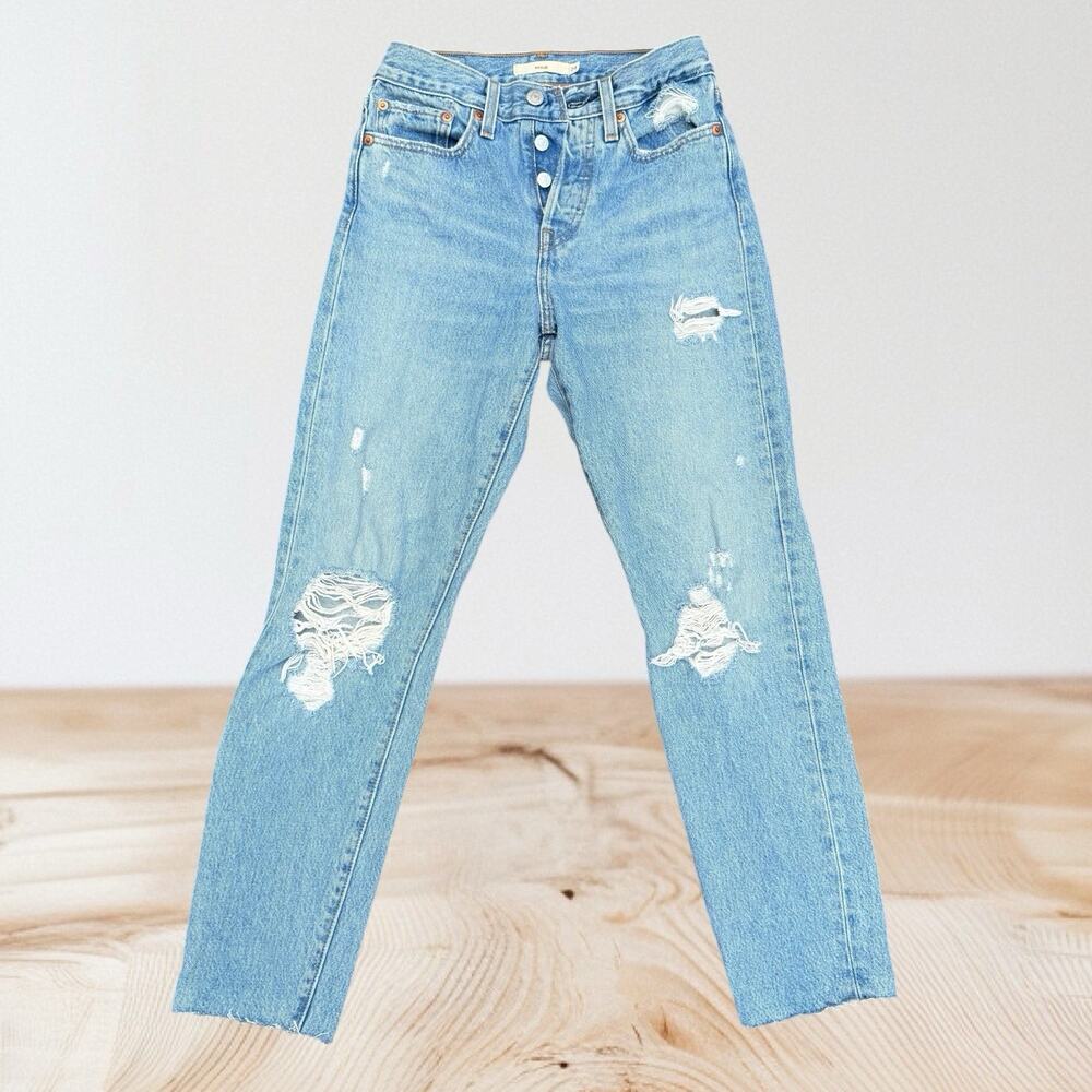 Levi's Premium Wedgie Jeans Sz 24 Womens Blue‎ Skinny Light Wash Distressed
